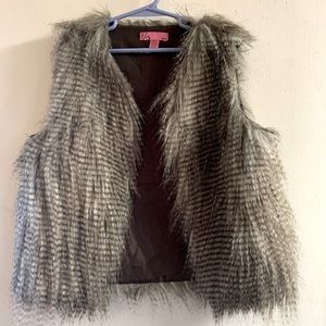 Girl’s T/O Faux Fur Vest, Size M 10/12